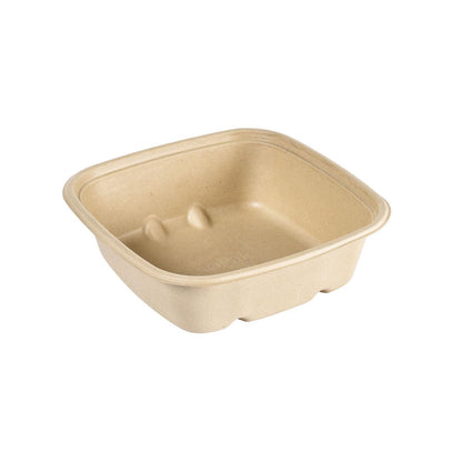 Ein schlichter, unbeschichteter, quadratischer Braun Bagasse Bowl CUBE SQUARE der Duni GmbH mit abgerundeten Ecken, biologisch abbaubar und umweltfreundlich, fotografiert auf weißem Hintergrund.
