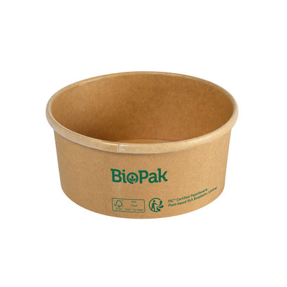 Le simple bol marron Ronda SLIM en carton/PLA de Duni GmbH est doté d'un logo vert et de symboles écologiques qui soulignent son design biodégradable, photographié sur un fond blanc.