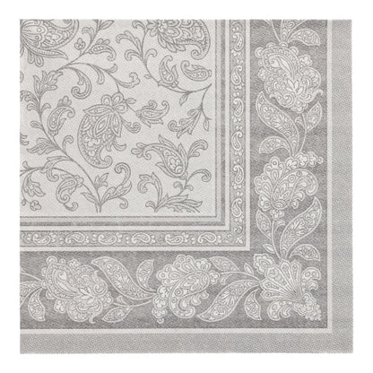 Tapis gris et blanc avec motif floral et cachemire, dont la bordure décorative reflète l'élégance raffinée des PAPSTAR 50 serviettes "ROYAL Collection" 1/4-pli 40 x 40 cm gris de PAPSTAR GmbH. Le design symétrique apporte de la sophistication à chaque pièce.