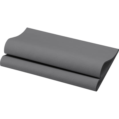 Les serviettes Bio-Dunisoft 40 x 40 cm 1/4 pli de Duni GmbH, ici soigneusement pliées sur fond blanc, sont idéales pour ceux qui recherchent de la vaisselle écologique, luxueuse et durable.