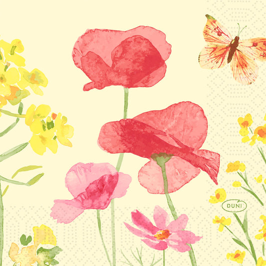 Aquarellillustration von roten und rosa Mohnblumen, gelben Wildblumen und einem Schmetterling auf einem hellbeigen Hintergrund. Serviette, 24x24 3lg 1/4 von Duni GmbH-perfekt für besondere Anlässe in einem zarten, malerischen Stil.