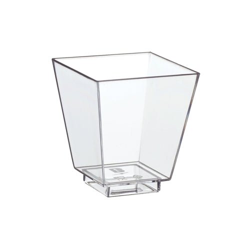Les bols à fingerfood Starpak 50, PS transparent, sont des gobelets en plastique carrés et clairs avec un bord large et un fond étroit - parfaits pour les événements élégants ou comme bol à fingerfood. Marque : Starpak. Photographiés sur un fond blanc.