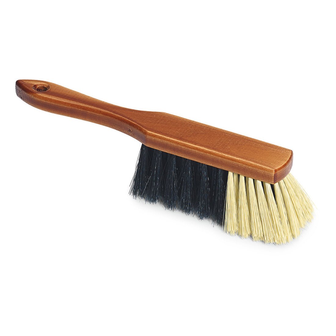 Le balai à main Nölle Profi Brush de 30 cm a un manche en bois et deux sections de poils (sombres et clairs) pour le nettoyage. Présenté par Nölle Profi Brush Bürsten- & Pinseltechnik e.K., isolé sur fond blanc.