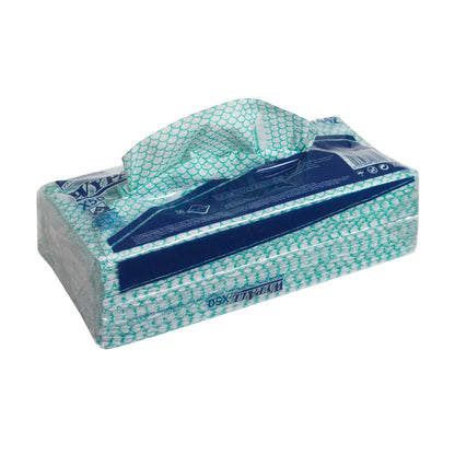 Les lingettes WypAll® X50 Critical Clean Interfold de Kimberly-Clark GmbH sont emballées dans 6 sachets verts de 50 feuilles chacun dans un carton - idéales pour le nettoyage écologique en déplacement.