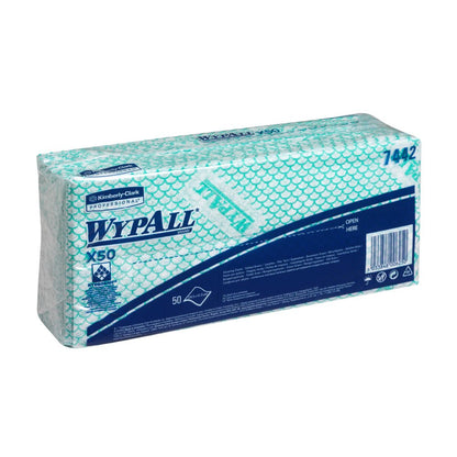 Un paquet rectangulaire scellé de lingettes WypAll® X50 Critical Clean de Kimberly-Clark GmbH dans un emballage vert et blanc contient 50 feuilles pliées par sachet ; vendu en 6 sachets (300 lingettes) avec un marquage clair sur le carton.