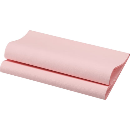 Une feuille pliée de papier rose clair, texturé, qui ressemble aux serviettes Bio-Dunisoft 40 x 40 cm 1/4 pli de Duni GmbH, est placée devant un fond blanc. La serviette biodégradable a un grain visible et des bords nets - idéale pour une table élégamment dressée.