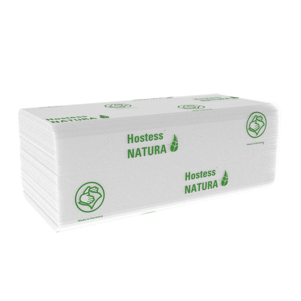 Une pile de serviettes blanches pliées Hostess™ NATURA™ C-Falz de Kimberly-Clark GmbH avec graphique de feuille verte, symbole du pouce levé, texte "Made in Germany" et branding écologique. 20 x 140 feuilles par carton.