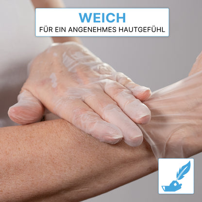 Eine Person, die ARNOMED VINYL PF Tastsensible Einmalhandschuhe aus Vinyl von ARNOWA GmbH trägt, berührt ihren Unterarm. Der Text lautet "WEICH für ein angenehmes Hautgefühl" (SOFT). Ein latexfreies Handschuhsymbol erscheint.