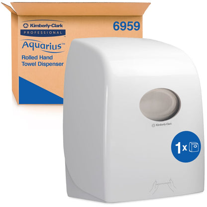 Le distributeur de serviettes en rouleau Aquarius™ - Blanc de Kimberly-Clark GmbH se tient devant sa boîte d'emballage brune avec les détails de la marque et du produit. Le distributeur hygiénique avec façade transparente est idéal pour les espaces publics.