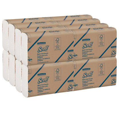 Seize paquets blancs, pliés plusieurs fois, de serviettes Scott® de Kimberly-Clark GmbH sont soigneusement empilés; chaque paquet contient 250 feuilles et est clairement marqué - parfait pour un séchage des mains hygiénique.