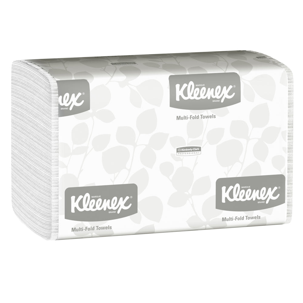 Une pile de serviettes Kleenex® - MultiFold en blanc, emballée par Kimberly-Clark GmbH (16 paquets x 150 feuilles), avec un emballage de marque à motif de feuilles portant l'inscription "Multi-Fold Towels" - parfait pour les salles de bain.