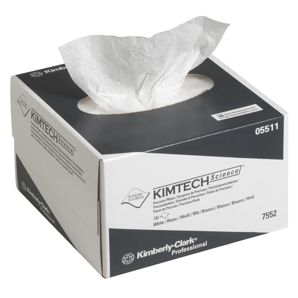 Une boîte rectangulaire blanche de lingettes de précision Kimtech® Science (Kimberly-Clark GmbH) avec une lingette sans peluches partiellement tirée ; idéale pour le nettoyage dans les laboratoires. Les spécifications du produit et la marque apparaissent sur la petite boîte distributrice de 286 feuilles.