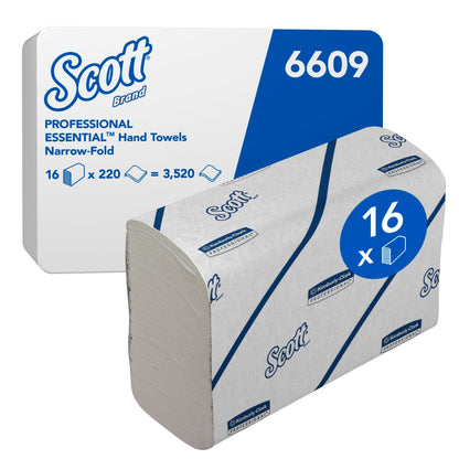 Un paquet et une pile de serviettes Scott® - Narrow-Fold / Blanc de Kimberly-Clark GmbH ; 16 paquets de 220 serviettes (3 520 au total) pour un séchage des mains hygiénique. Emballage blanc avec texte bleu et branding.