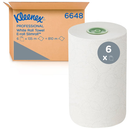Un carton portant l'inscription "Kleenex® Essuie-mains en rouleau - E-roll Slimroll™ Blanc 1 épaisseur" de Kimberly-Clark GmbH est illustré à côté d'un grand rouleau blanc avec un noyau vert; un symbole "6x" indique que le carton contient 6 rouleaux de 135 m chacun.