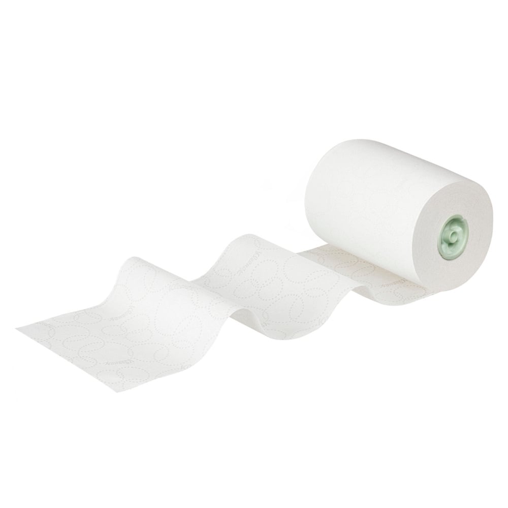 Un rouleau d'essuie-mains Kleenex® E-roll Slimroll™, 1 épaisseur, blanc, de Kimberly-Clark GmbH, est illustré avec quelques feuilles déroulées pour montrer le motif subtil. Chaque carton contient six rouleaux de 135 m (6 rouleaux), illustrés sur un fond blanc.