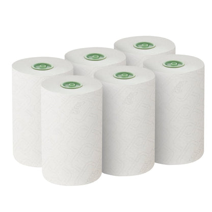 Six essuie-mains en rouleau Scott® Essential™ E-roll Slimroll™ blancs de Kimberly-Clark GmbH sont disposés en deux rangées de trois. Chaque rouleau de 180 m à une seule épaisseur a un noyau vert et une texture fine, idéale pour une utilisation efficace. La boîte contient 6 rouleaux.