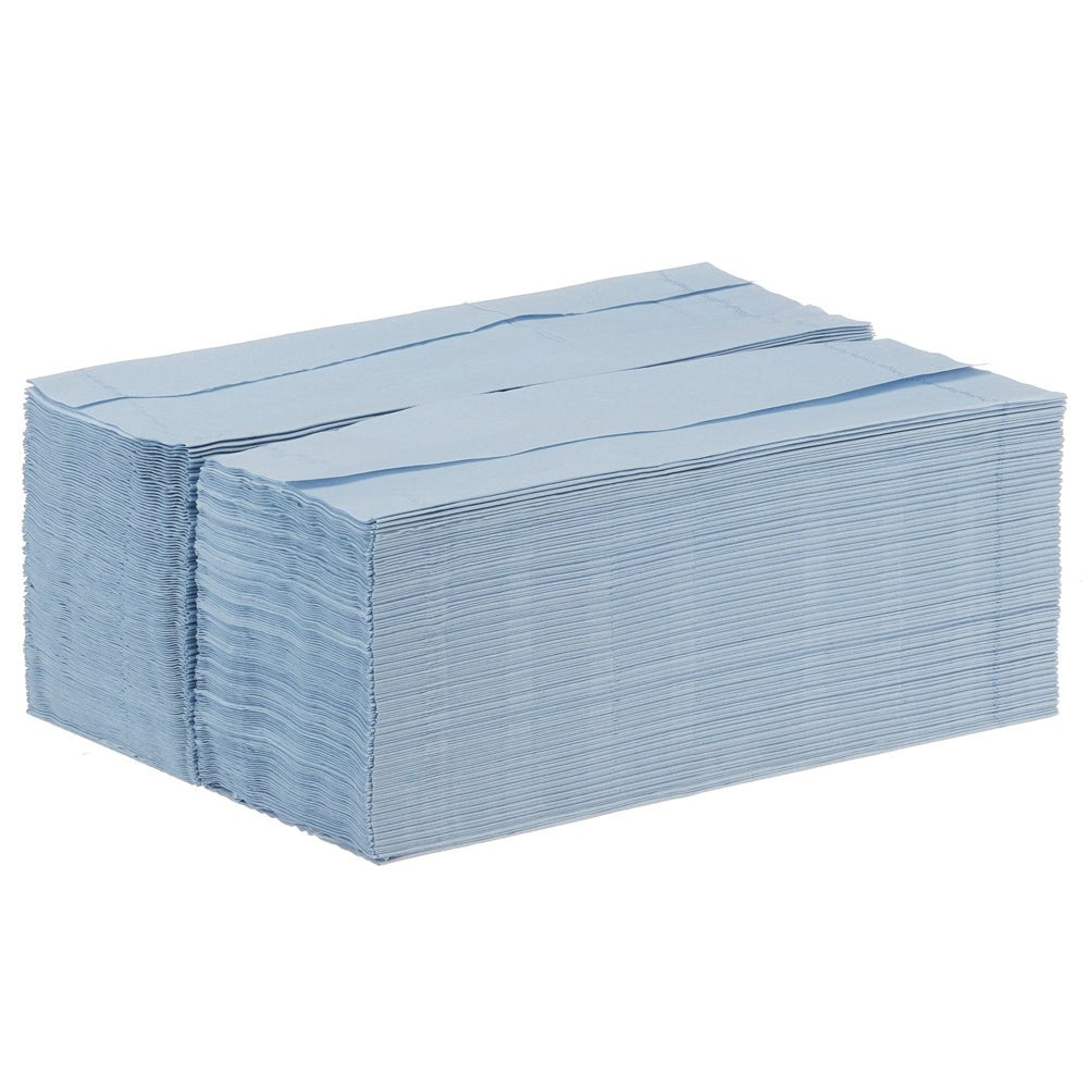 Une pile de lingettes de nettoyage WypAll® L20 General Clean bleu clair de Kimberly-Clark GmbH (1 boîte BRAG™, 280 feuilles) est soigneusement pliée et disposée en forme rectangulaire sur un fond blanc.