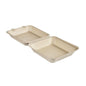 Le Clamshell 1200 ml - non enduit Brun Bagasse 236x231x81 de Duni GmbH est un récipient alimentaire beige, rectangulaire et compostable avec deux compartiments nervurés - idéal pour un emballage écologique. Disponible en paquets de 50 pièces.