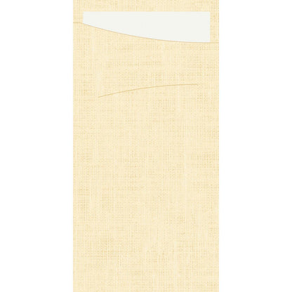 Gros plan sur le sac en tissu texturé de couleur beige « SACCHETTO Bio D-Soft » de Duni GmbH, dans lequel se trouve une carte rectangulaire blanche partiellement glissée à l'intérieur.