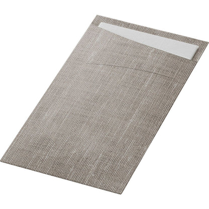 Le SACCHETTO Bio D-Soft de la société Duni GmbH est un set de table rectangulaire de couleur beige, à la texture structurée, doté d'une pochette pour une serviette blanche ; il constitue une solution écologique et élégante pour une table dressée avec soin.