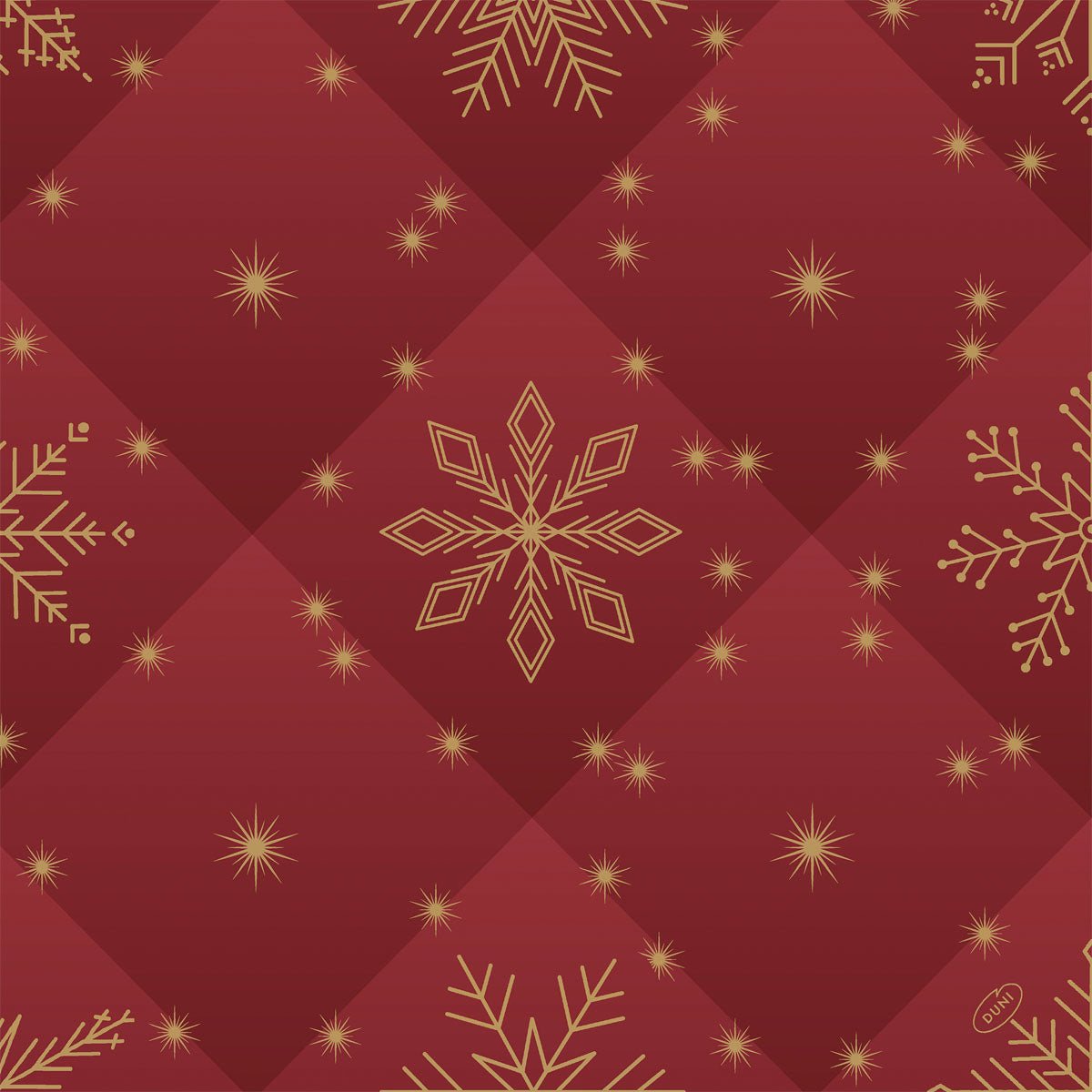 Fond rouge matelassé avec des flocons de neige dorés et des étoiles brillantes qui reflètent l'élégance festive des serviettes Bio-Dunisoft 40x40cm de Duni GmbH - des serviettes écologiques pour chaque occasion spéciale.