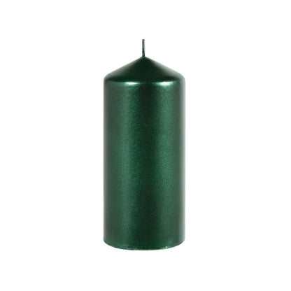 Les bougies cylindriques 70x150mm Métallique de Duni GmbH sont des bougies vertes, hautes et cylindriques avec une seule mèche et une pointe pointue - parfaites pour tous ceux qui apprécient les bougies cylindriques élégantes et sans fumée.