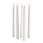 Le kit de remplacement LED pour bougies effilées de Duni GmbH est une bougie décorative de haute qualité avec une pointe effilée, une flamme en plastique et un socle à visser. La bougie effilée blanche alimentée par batterie se tient debout et est parfaite pour une décoration intérieure élégante. Emballage : 1 pièce.