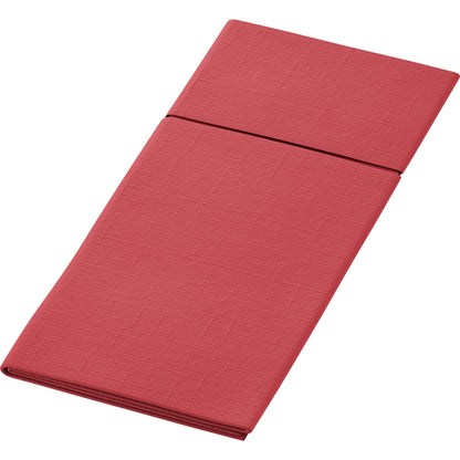 Une serviette Duniletto-Slim 40x33cm rouge rectangulaire pliée de Duni GmbH avec un motif texturé sur fond blanc - parfaite comme support hygiénique pour une table élégamment dressée.