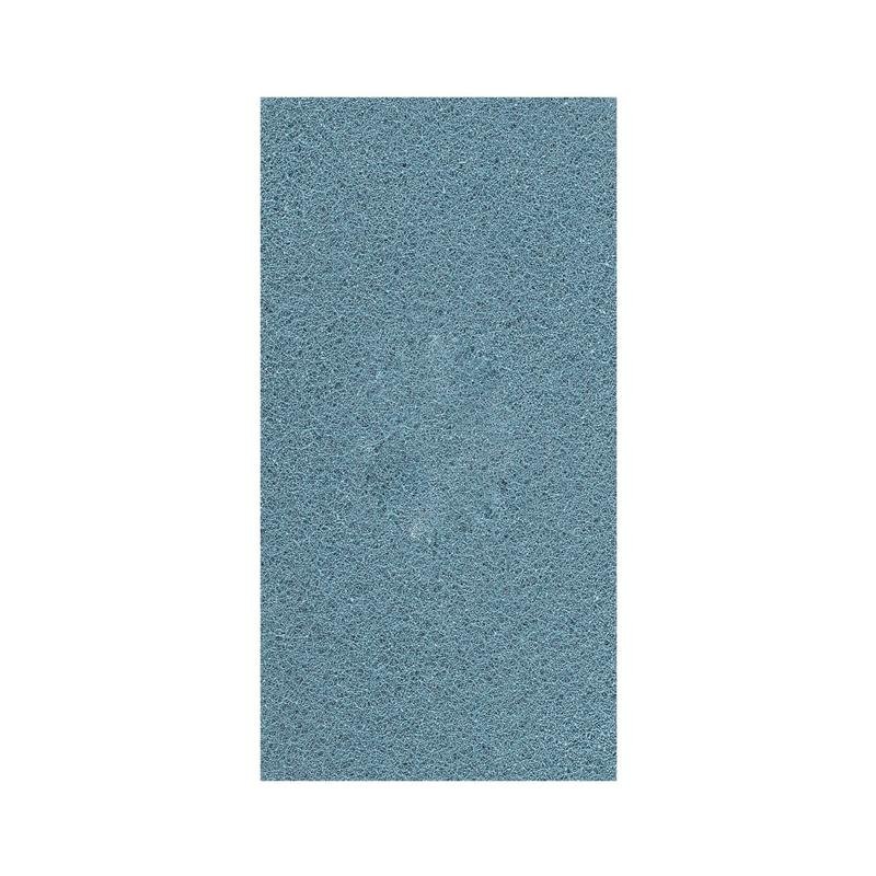 Le tampon à main utilitaire TASKI Twister (Bleu) de Diversey Deutschland est idéal pour le traitement manuel des endroits difficiles d'accès ou avec un appareil de nettoyage des bords, en carton (2 paquets). Parfait pour un nettoyage en profondeur sur différentes surfaces.