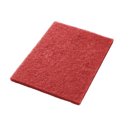 Le Twister Pad TXP rectangulaire de 14 pouces de Diversey Deutschland GmbH & Co. OHG est un tampon rouge rectangulaire avec une texture grossière, idéal comme outil de nettoyage pour les tâches de nettoyage difficiles, illustré sur un fond blanc.