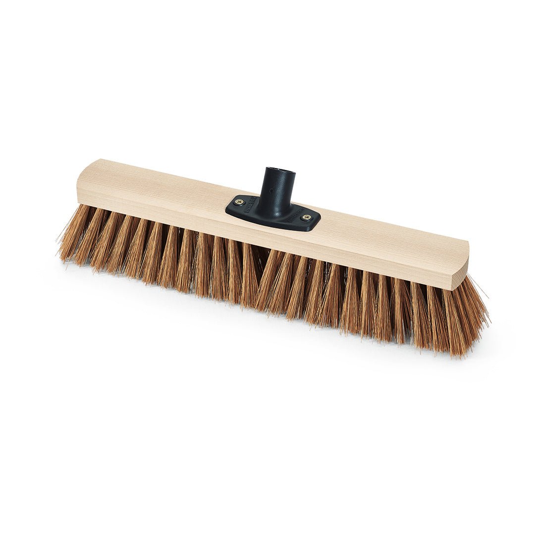 Le balai de salle Power Stick Poly-Kokos de Nölle Profi Brush de Nölle Profi Brush Bürsten- & Pinseltechnik e.K. a une tête large avec des poils bruns rigides, une base en bois clair et un support de manche en plastique noir, illustré sur fond blanc.