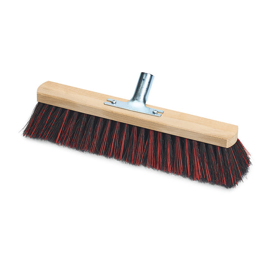 Der Nölle Profi Brush Saalbesen Arenga/Elaston mit Metallstielhalter von Nölle Profi Brush Bürsten- & Pinseltechnik e.K. verfügt über einen Holzblock, einen Metallstielhalter und dichte schwarz/rote Borsten - perfekt für die Hallenreinigung.