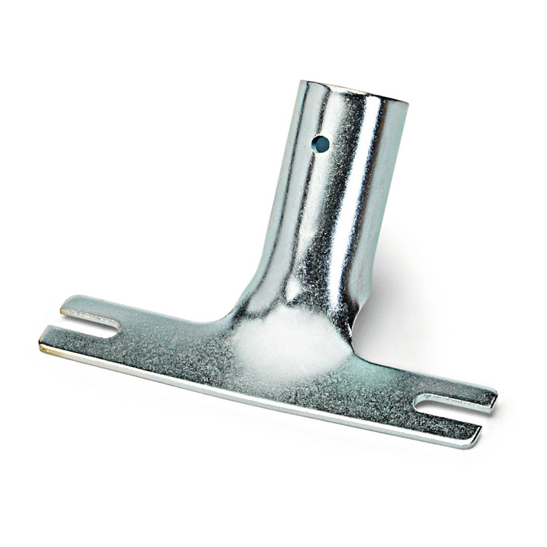 Le support de manche en métal fendu Nölle Profi Brush de Nölle Profi Brush Bürsten- & Pinseltechnik e.K. a une forme en T avec un fond plat fendu et une partie verticale cylindrique, chromée ou galvanisée, idéal pour une utilisation avec les outils de nettoyage Nölle Profi Brush.