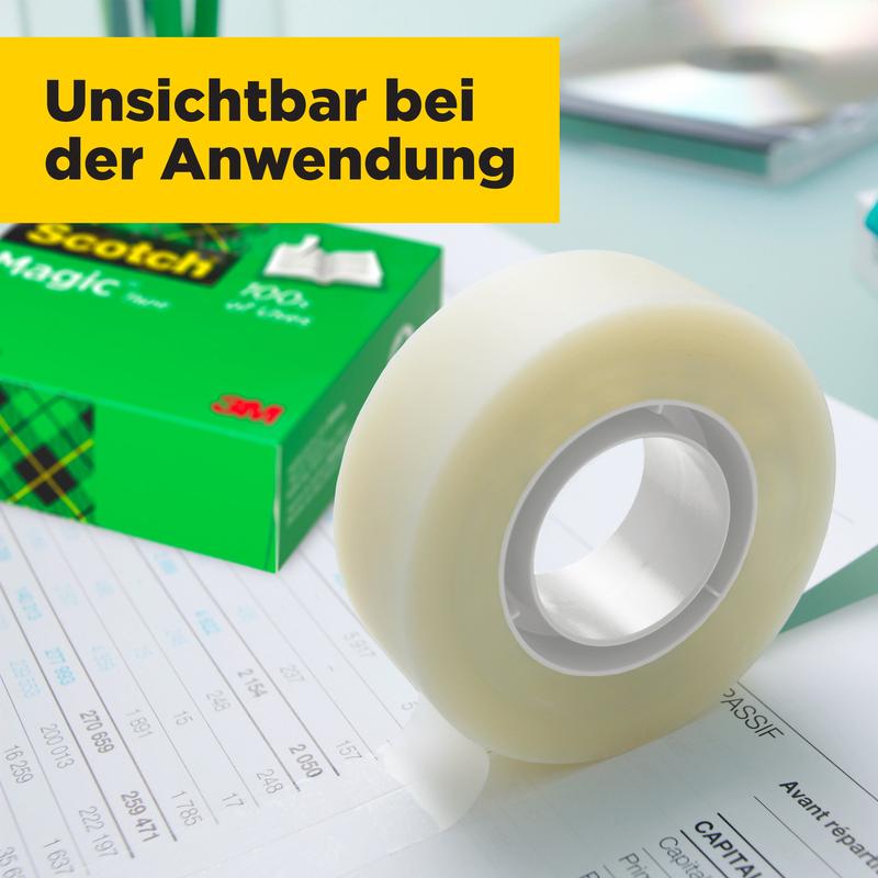 Un rouleau de Scotch® Magic™ Ruban Invisible (3M Deutschland GmbH) est posé sur un document devant le pack avantage vert (14 rouleaux, 19 mm x 33 m) ; sur une boîte jaune est écrit "Invisible à l'application".