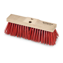 Der Nölle Profi Pinsel Straßenbesen Elaston 40 cm hat dichte, steife rote Borsten (115 mm), einen Holzkopf mit zwei Grifflöchern und den Aufdruck "Kraftpaket Made in Germany". Meisterqualität von Nölle Profi Brush Bürsten- & Pinseltechnik e.K.
