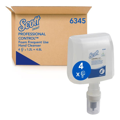 Un "Scott® Control™ mousse nettoyante pour les mains | Carton (4 cartouches)" de Kimberly-Clark GmbH est placé à côté d'une bouteille de recharge avec pompe - parfait pour respecter les protocoles d'hygiène des mains.