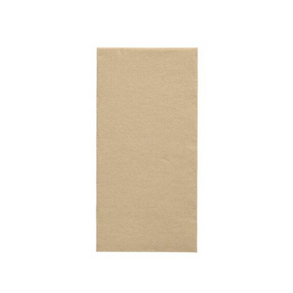 Une serviette en papier rectangulaire et brune de la « DAILY Collection » de PAPSTAR en 1/8-Pli (32 cm x 32 cm) est centrée sur un fond blanc uni. La serviette offre un confort durable avec sa texture lisse et l'absence de motifs ou de designs visibles, constituant ainsi un complément élégamment simple pour toute décoration de table.