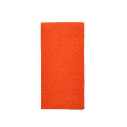 Une serviette rectangulaire unique au format 32 x 32 cm de la « DAILY Collection » de PAPSTAR GmbH dans une teinte orange vif, conçue pour un confort durable, est présentée sur un fond blanc simple.