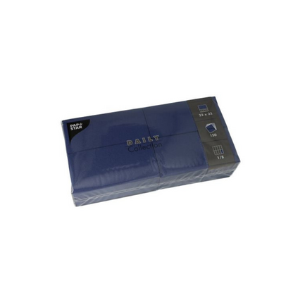 Illustré est un paquet de serviettes en papier bleues de la 'DAILY Collection' de la société PAPSTAR. L'emballage est parfait pour la décoration de table et est marqué de symboles indiquant les dimensions (32 x 32 cm), la quantité (150 pièces) et le type de pliage (1/8). Profitez des serviettes de la marque éprouvée PAPSTAR GmbH.