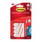 L'image montre un emballage rouge et blanc de la 3M Deutschland GmbH Petite Command™ Strips S, 17022N. Avec les cinq petites bandes, vous pouvez accrocher des objets sans endommager les murs. Les informations sur le produit sont fournies en plusieurs langues sur l'emballage.
