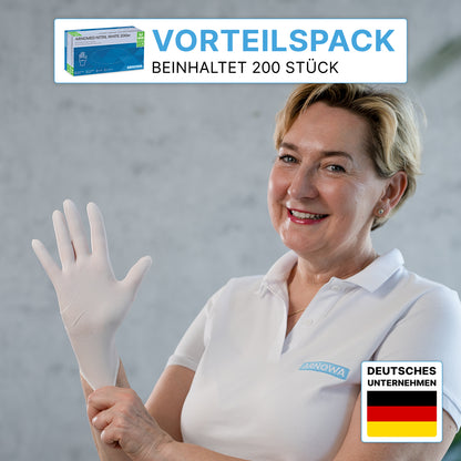 Une femme souriante en polo blanc enfile un gant en nitrile ARNOMED NITRIL WHITE 200er de ARNOWA GmbH. En haut, il est écrit "Pack avantage comprend 200 pièces". Sur l'image : le pack économique de 200 pièces et un drapeau allemand avec "Entreprise allemande".