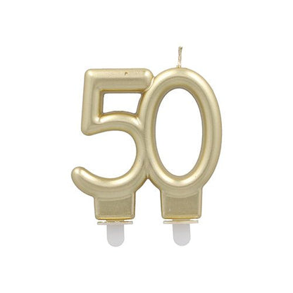 Les PAPSTAR bougies d'anniversaire avec support 7 cm "or" de PAPSTAR GmbH sont des bougies dorées en forme de chiffre 50 avec deux socles en plastique blanc - idéales comme bougies d'anniversaire dorées pour les fêtes d'anniversaire.