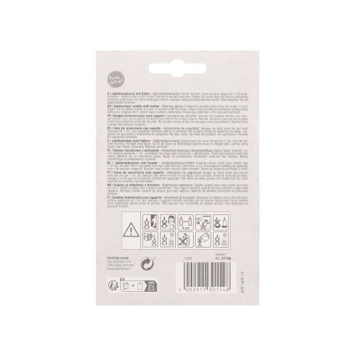 Le dos d'un emballage de PAPSTAR bougies d'anniversaire avec support 7 cm "or" de PAPSTAR GmbH est doté de texte multilingue, de symboles de sécurité, d'informations sur le recyclage, d'un code-barres et d'un trou de suspension. Idéal pour les bougies avec support ou les bougies d'anniversaire.