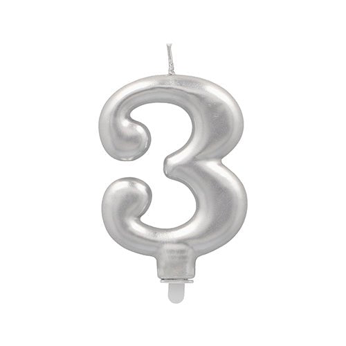 La bougie chiffrée PAPSTAR GmbH avec support 7 cm en argent, avec mèche blanche et support en plastique, est idéale pour les fêtes d'anniversaire.