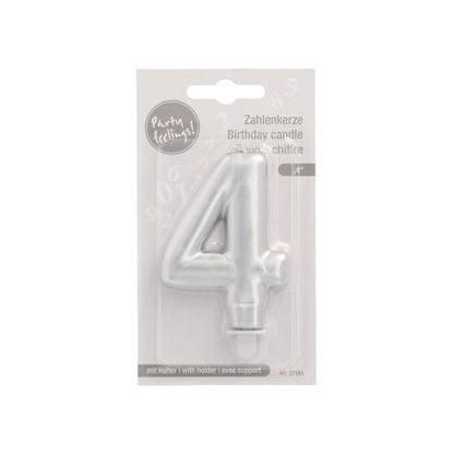 La bougie chiffrée PAPSTAR GmbH avec support 7 cm "argent" est emballée dans un emballage en plastique transparent avec un fond blanc, affichant des textes en allemand, français et anglais.