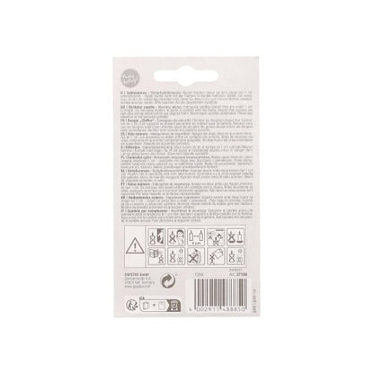 Au dos de la bougie numérique PAPSTAR avec support 7 cm "or", il y a des textes multilingues, des icônes pour avertissements et conseils, des symboles de recyclage et de code-barres ainsi que des informations sur PAPSTAR GmbH. Idéale comme bougie d'anniversaire ou bougie de gâteau pour les fêtes.