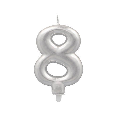 La bougie numérique PAPSTAR avec support 7 cm "argent" de PAPSTAR GmbH est parfaite pour des anniversaires spéciaux - bougie argentée en forme de chiffre avec mèche et support en plastique pratique.