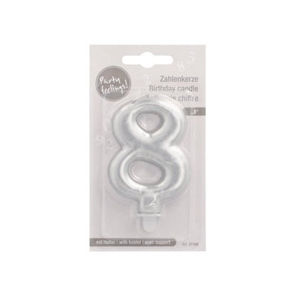 La bougie numérique PAPSTAR GmbH avec support 7 cm "argent" est une bougie numérique argentée (8) dans un emballage blister transparent avec un étiquetage multilingue et un autocollant "Party Feeling!" lumineux.