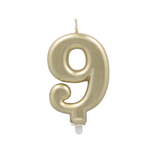 La bougie numérique PAPSTAR GmbH avec support 7 cm "or" est une bougie numérique dorée avec une base, idéale comme bougie d'anniversaire ou décoration de gâteau pour des occasions spéciales.
