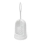 La brosse pour urinoir Nölle Profi Brush (33 cm) avec des poils en PP noirs rigides se tient debout dans un support blanc avec une face avant ouverte et une poignée supérieure de Nölle Profi Brush Bürsten- & Pinseltechnik e.K. - idéale pour le nettoyage professionnel des urinoirs.